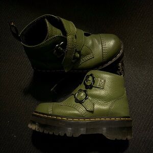 Dr. Martens Devon platform boots